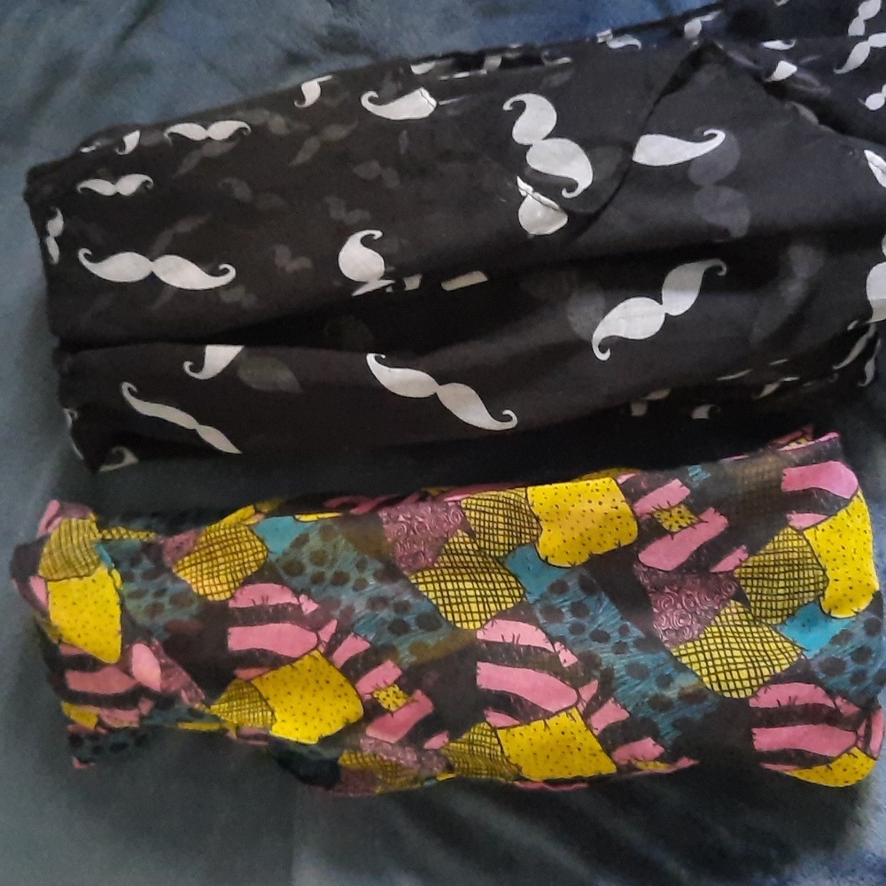 2 scarves